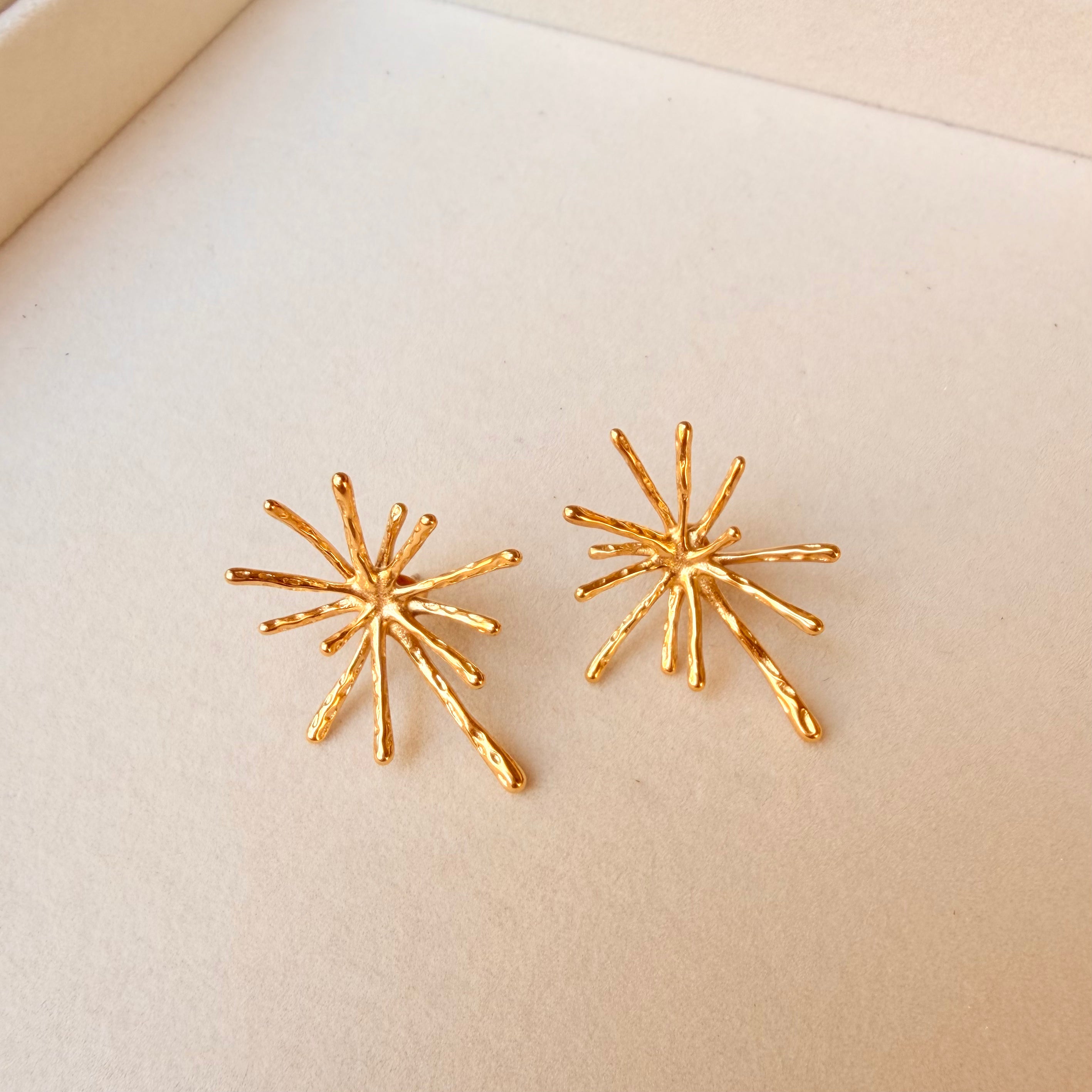 Elya Earrings Gold